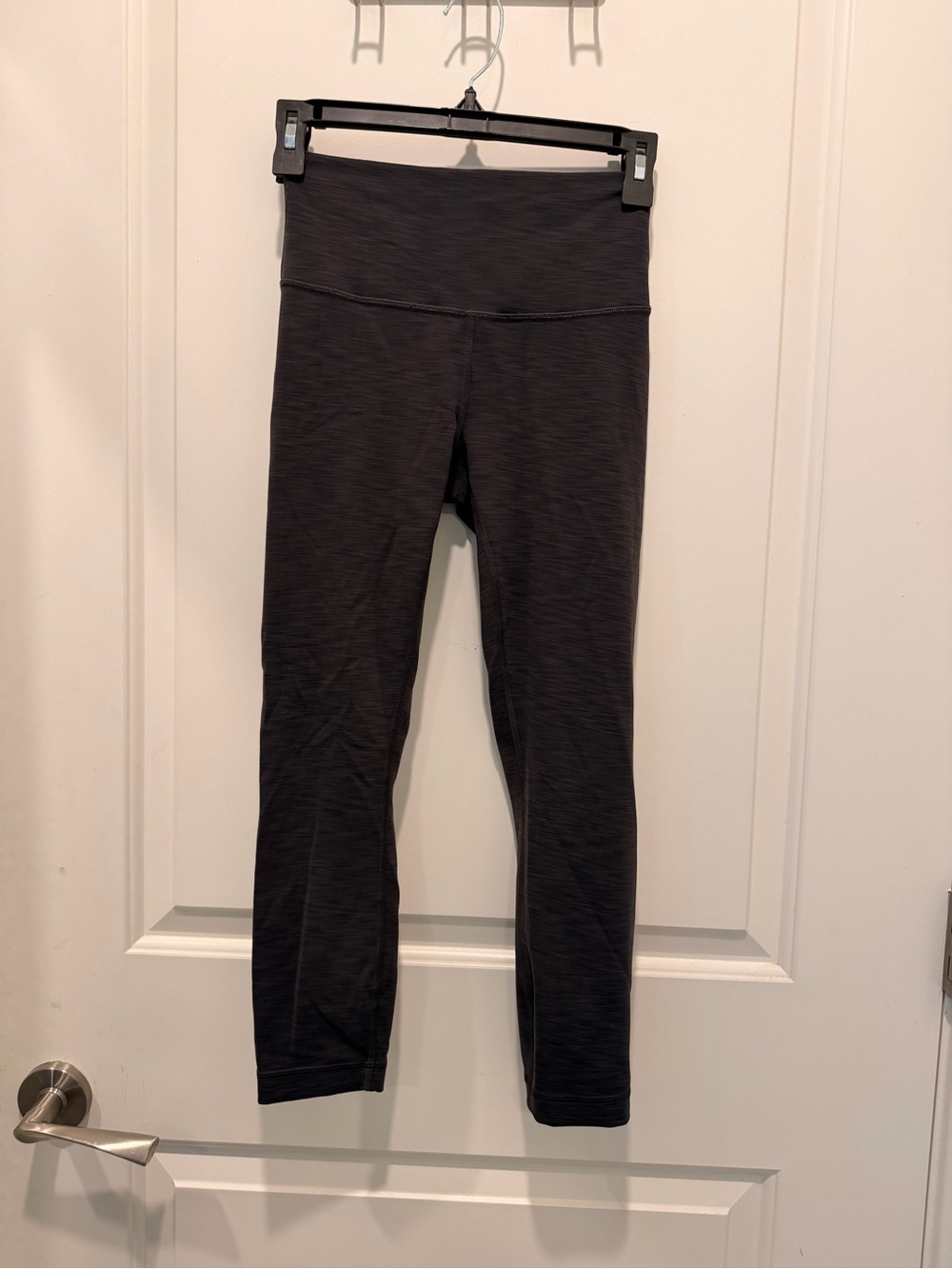 Lululemon Align Pant Size 4
Space Dye Gray High-Rise
Leggings